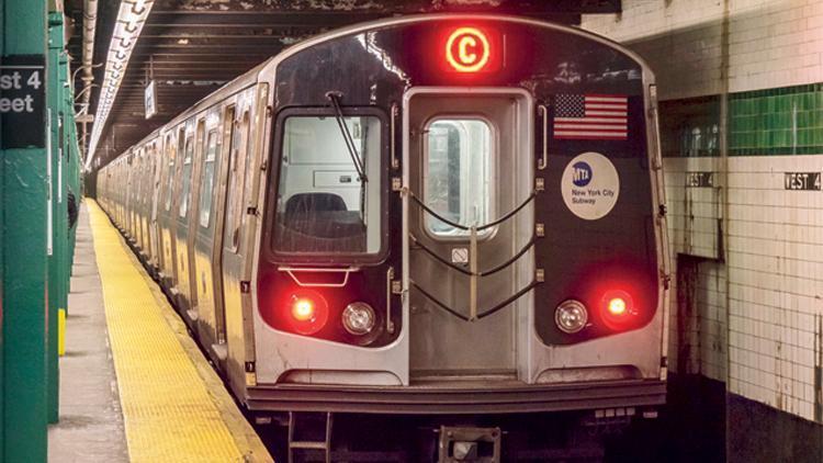 Dehşet treni... Metroda uyuyan kadını ateşe verdi