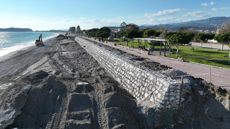 Demre Kömürlük Sahiline 450 metre uzunluğunda duvar