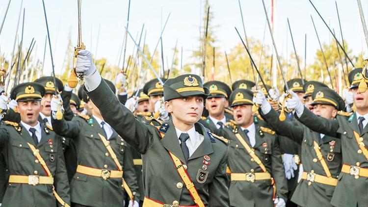 Kılıçlı yemin eden teğmenler için disiplin kurulunun toplanacağı tarih belli oldu