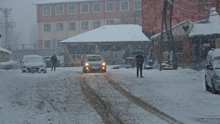 Karlıova’da 7 köy yolu ulaşıma kapandı