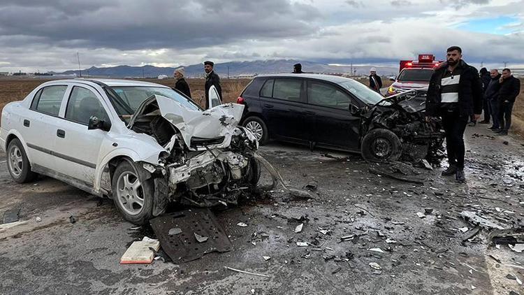 Karı koca, feci kazada yaşamını yitirdi, 3 kişi yaralandı