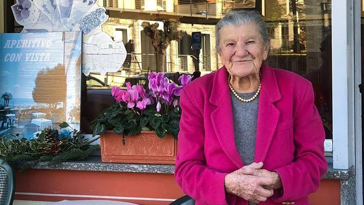 Tam tamına 100 yaşında ve hâlâ 66 yıl önce kurduğu işinin başında: Tatil, bayram demeden günde 12 saat çalışıyor Uzun ömürlü olmasının sırrını paylaştı