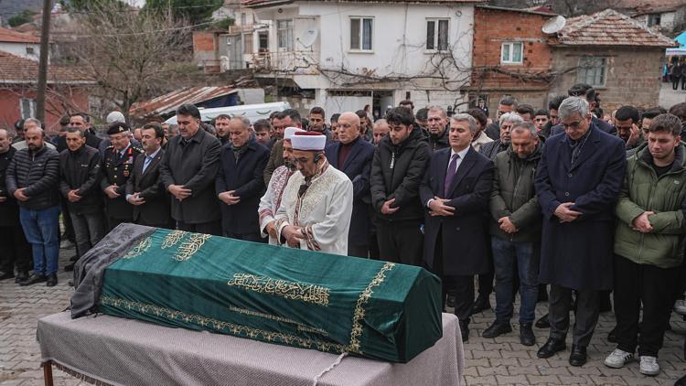 Balıkesirde mühimmat fabrikasındaki patlamada yaşamını yitiren Tuğba Sertin cenazesi defnedildi