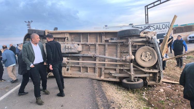 Mardinde öğrenci servisi ile cip çarpıştı: 11 yaralı