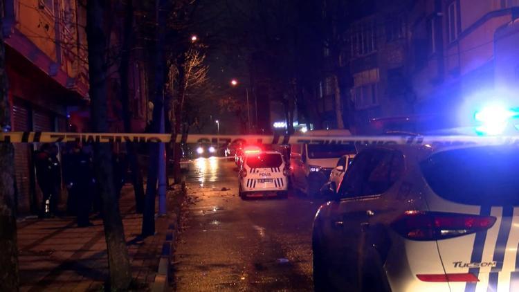 İstanbul-  Bağcılarda, motosikletle geldikleri sokakta ateş açtılar; 2 yaralı