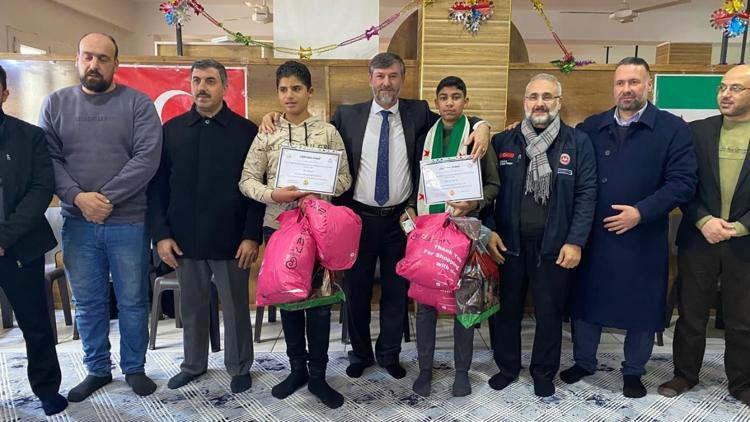 Hatay Müftüsü, Afrin’de çocuklara yardım dağıttı