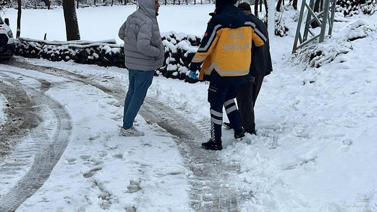 Elazığda mahsur kalan hasta, yol açılarak hastaneye yetiştirildi