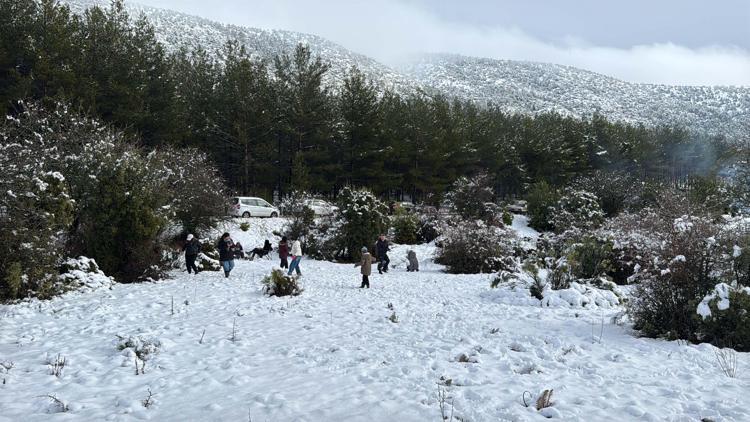 Muğlanın yüksek kesimlerinde kar etkili oldu