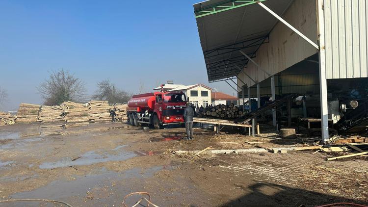 Düzcede kereste atölyesinde çıkan yangın söndürüldü