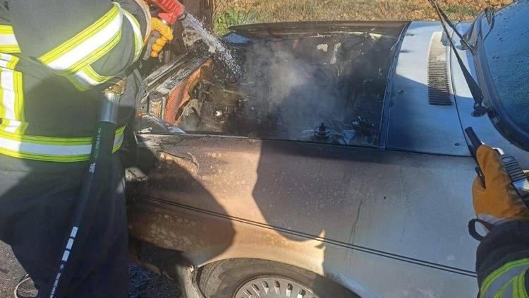 Bilecikte seyir halindeki otomobilde çıkan yangın söndürüldü