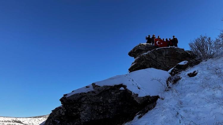 Kırşehirde dağcılar, yeni yılın ilk tırmanışını Gönül Dağına gerçekleştirdi