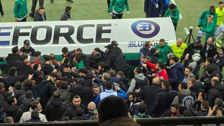 Kocaelispor - Iğdır maçında olay çıktı Koltukları parçaladılar