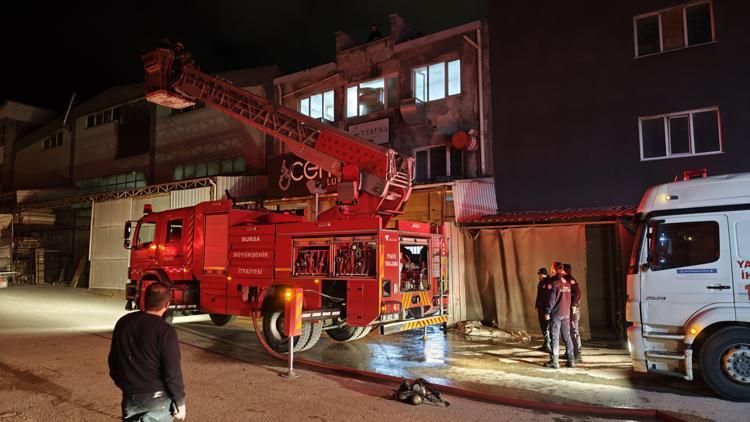 İnegölde mobilya imalathanesinde çıkan yangın söndürüldü