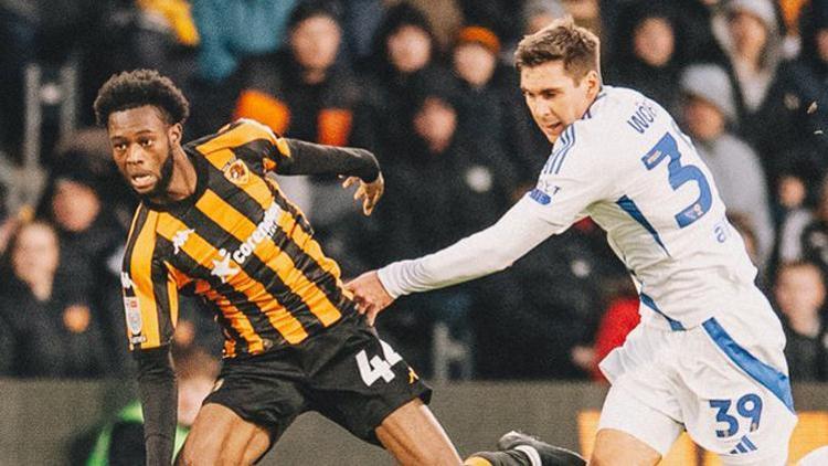 Hull City 3-1den geri döndü, liderden puan aldı