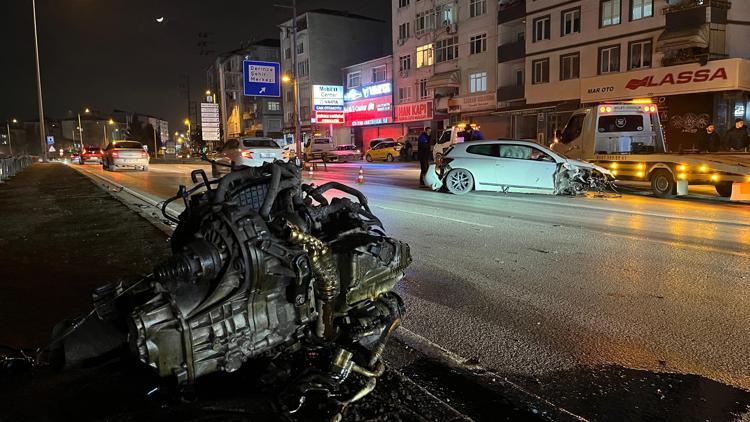 Alkollü sürücünün karıştığı kazada otomobilin motoru koptu: 2 yaralı