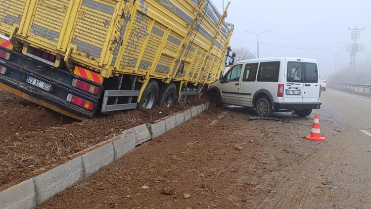 Elazığ’da 7 araç zincirleme kazaya karıştı: 1i ağır, 4 yaralı