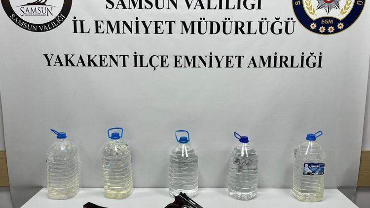 Samsunda bir araçta 25 litre sahte içki ele geçirildi