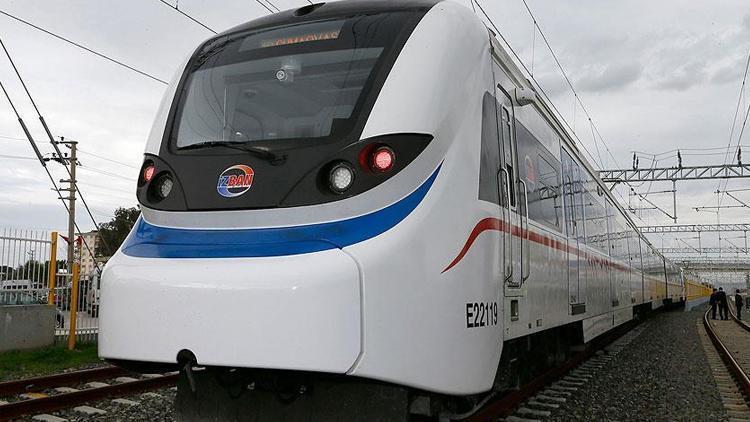 İzmirde feci olay Tren raylarına düşen güvenlik görevlisi hayatını kaybetti