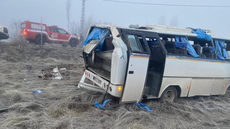 Malatyada işçi servisi devrildi 17 kişi yaralandı