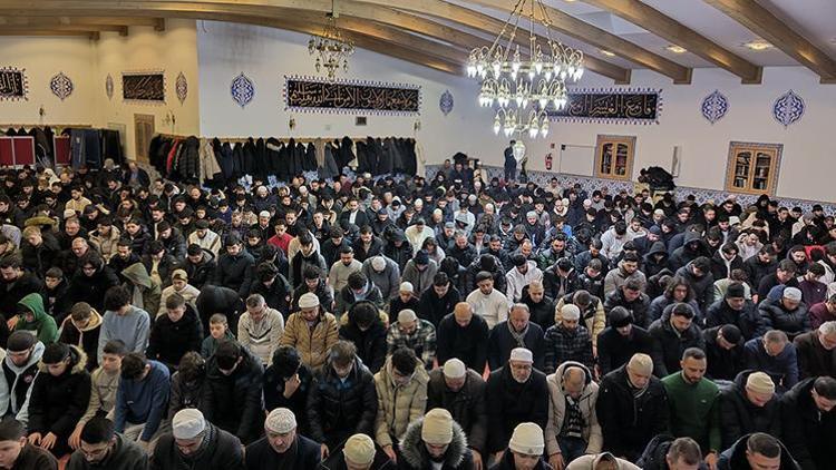 Almanya’da gençler sabah namazında buluştu