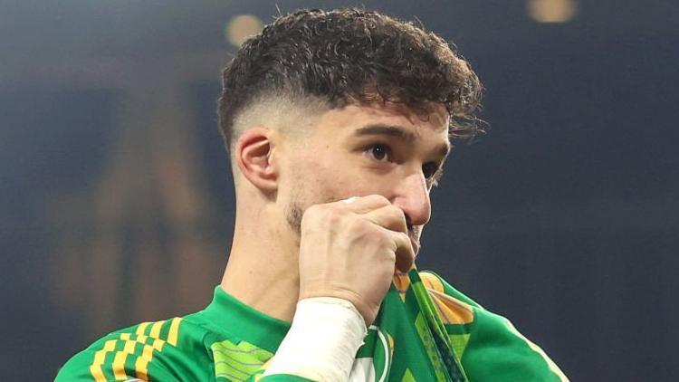 Manchesterın yeni kahramanı Altay Bayındır Milli kaleci, İngilterede manşetleri süsledi
