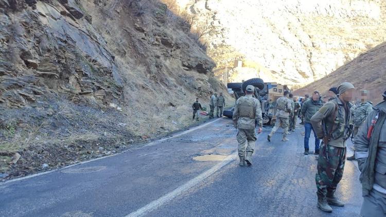 Şırnakta askeri araç devrildi