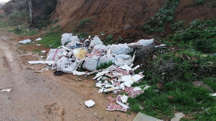 Bodrumda yol kenarına inşaat atığı döken 2 kişiyi toplam 70 bin lira ceza