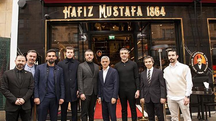 Hafız Mustafa, Londra Belediye Başkanının ağzını da tatlandırdı