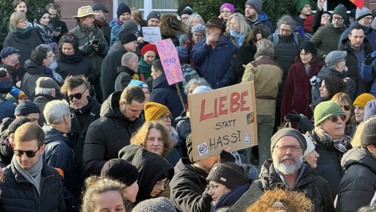 Göçmen biletine protesto