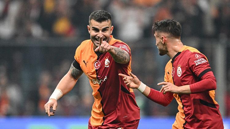 Abdülkerim Bardakcı: Kolay gol yiyoruz ama savunma 11 kişiyle yapılıyor