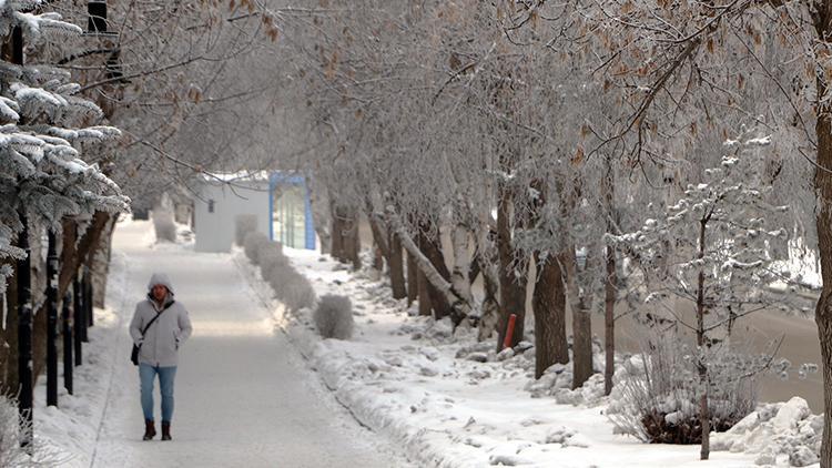 Erzurumda hava sıcaklığı eksi 13,6 dereceye kadar düştü
