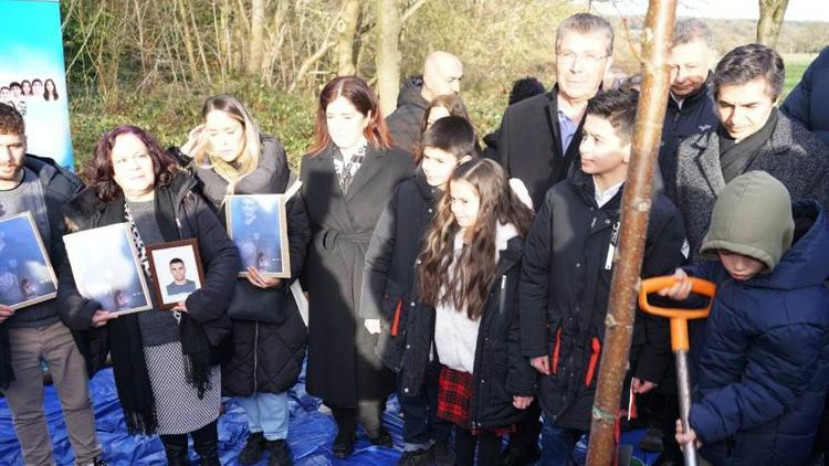 ‘Şampiyon Melekler’ anısına Londra’da ağaç dikim töreni