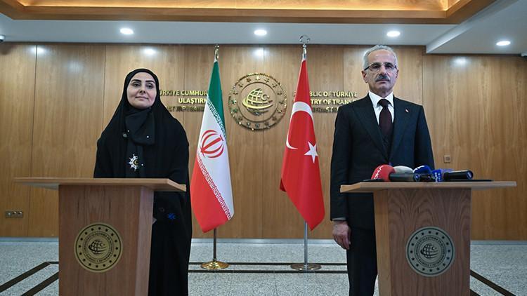 Bakan Uraloğlu İranlı Bakan Ferzane Sadık ile görüştü