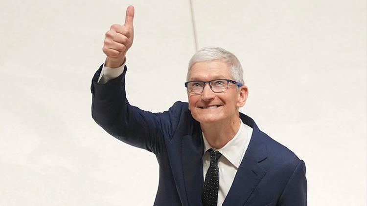 Apple yeniden dünya lideri