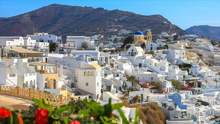 Sismik hareketlilik sürüyor: Santorini Adasında eğitime ara verildi