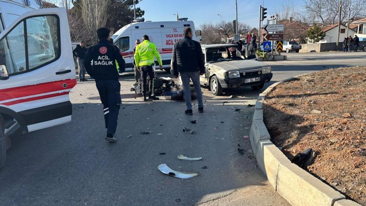 Kırşehirde motosiklet ile otomobil çarpıştı: 1 ölü, 1 yaralı