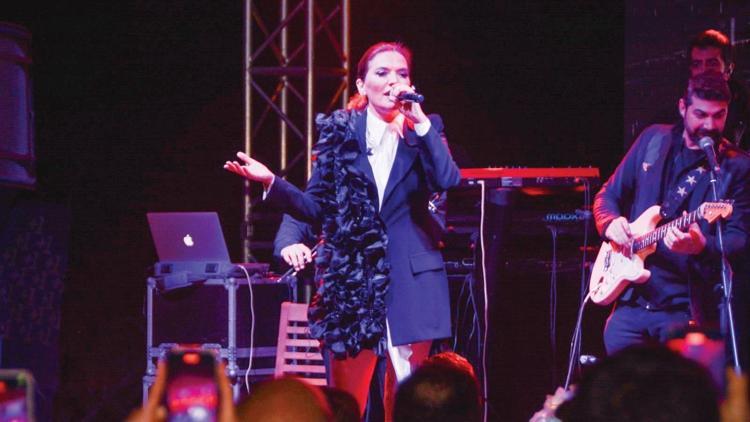 Casa Mimas Hotel’den Demet Akalın konseri