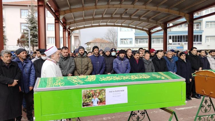 İsrailin hava saldırısında yaşamını yitirmişti; memleketinde toprağa verildi