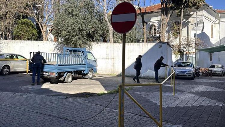 Tekirdağda Tapulu arazim diyerek sokağı demir bariyerle kapattı