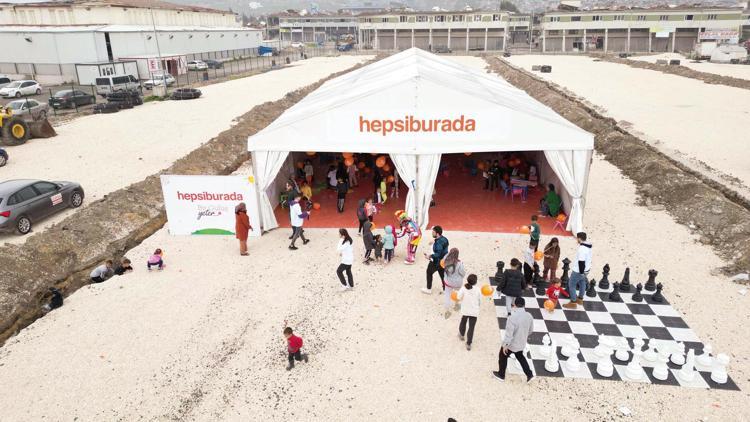 Sahadan çekilmediler