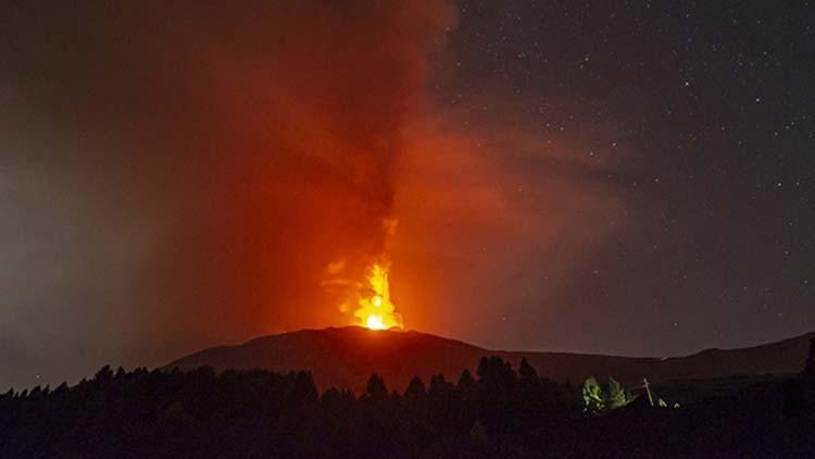 Etna Yanardağında korkutan hareketlilik