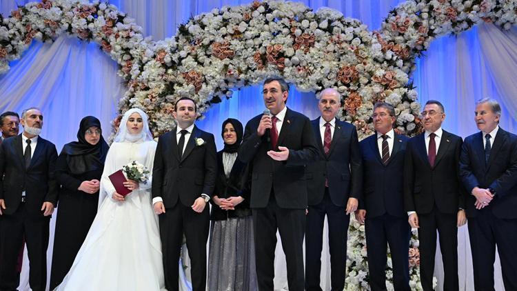 Cumhurbaşkanı Yardımcısı Yılmazın oğlu Ferhat Yılmaz, Esra Alperenle dünya evine girdi