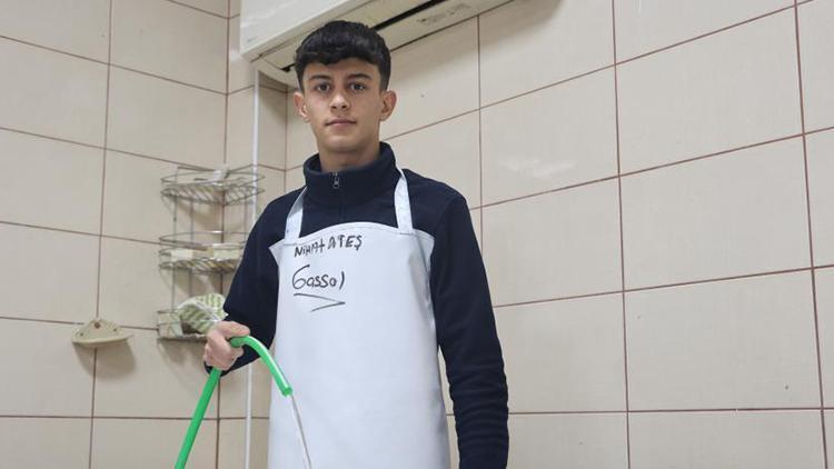 21 yaşındaki gassal, arkadaşlarının talebini anlattı | Gülüyorlar ama hiç gülünecek bir meslek değil