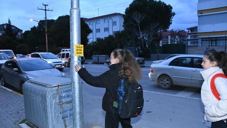 Balıkesirde okul önlerine butonlu sinyalizasyon sistemi