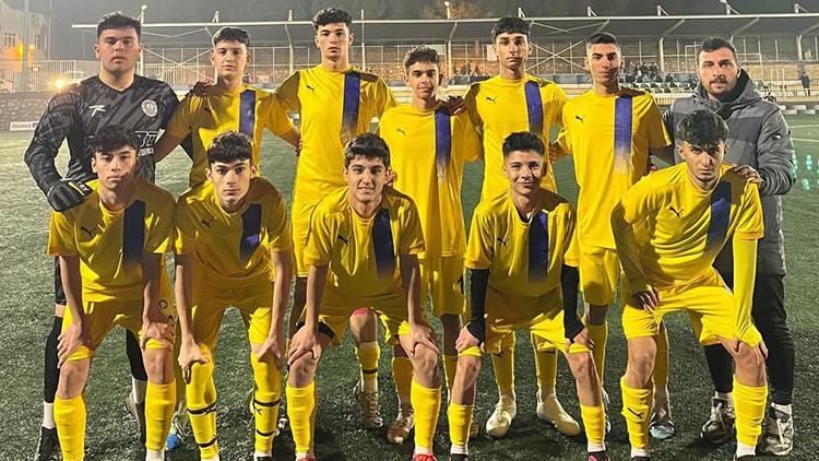 11 oyuncu atıldı, hakem tatil kararı verdi
