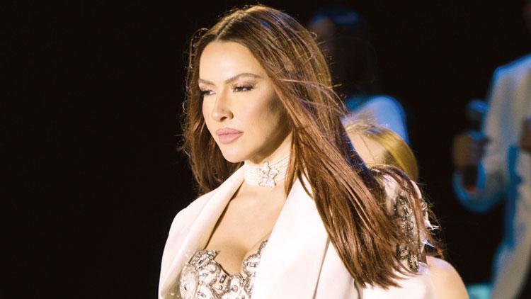 Hadise: Prenses olmayı hak ediyoruz