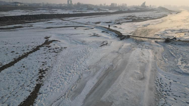 Doğu Anadolunun 4 şehrinde çeşme, nehir ve dereler dondu