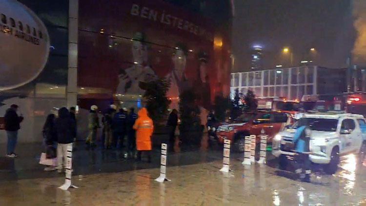 Son dakika... İstanbulda AVMde yangın paniği