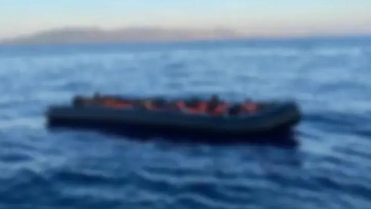 Kanarya Adaları açıklarında göçmen teknesi alabora oldu: 1 ölü, 2 kayıp