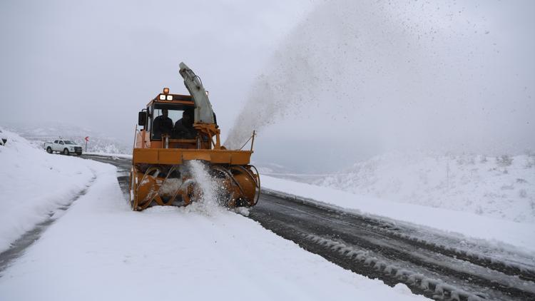 Bingöl’de 215 köy yolu, kardan ulaşıma kapandı